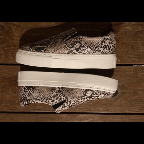 Snake bite me sneakers - Picture 2 of 2